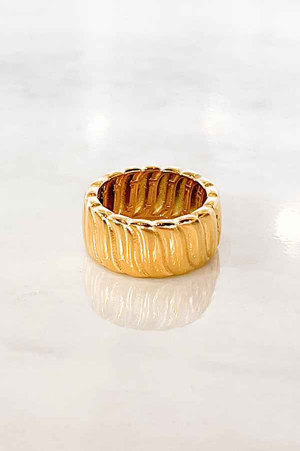 Natural Elements Chunky Gold Ribbed Ring