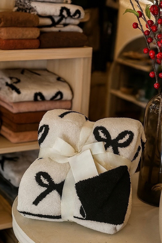 ETA 11/17 - Black and Cream Bow Luxury Blanket
